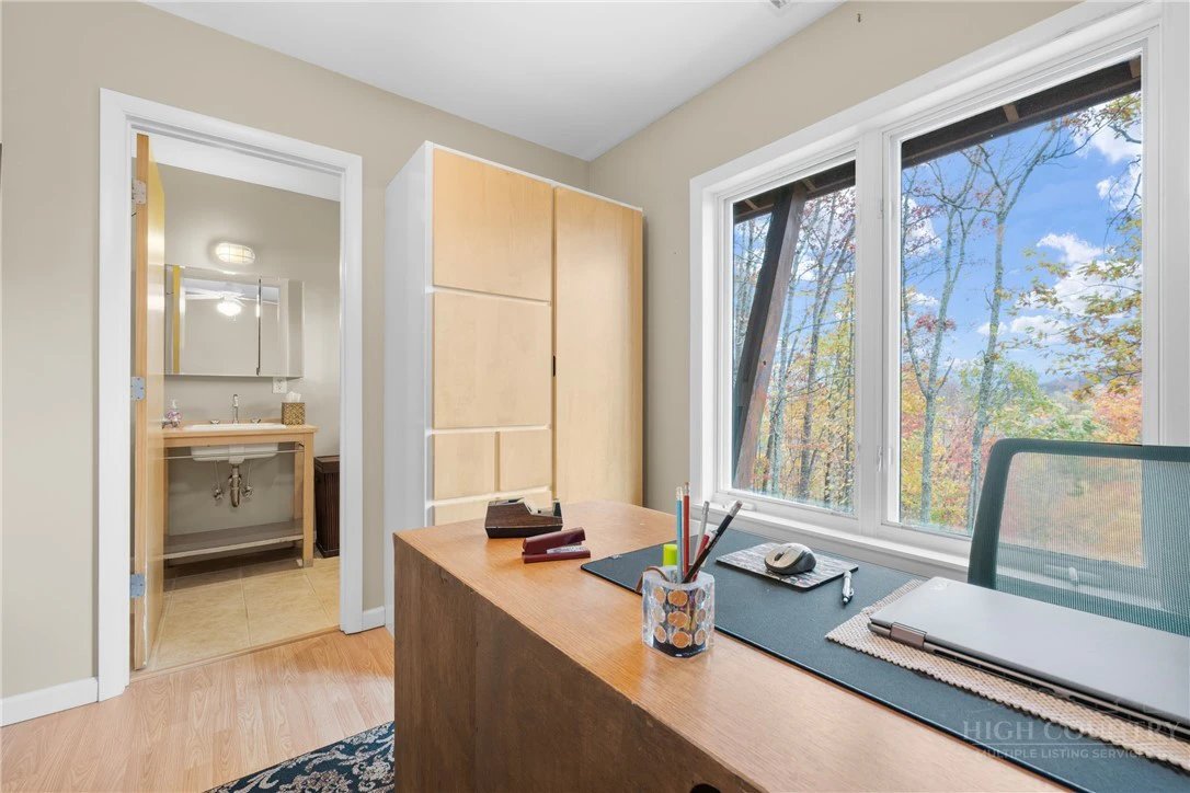 Image number 11 for the current listing