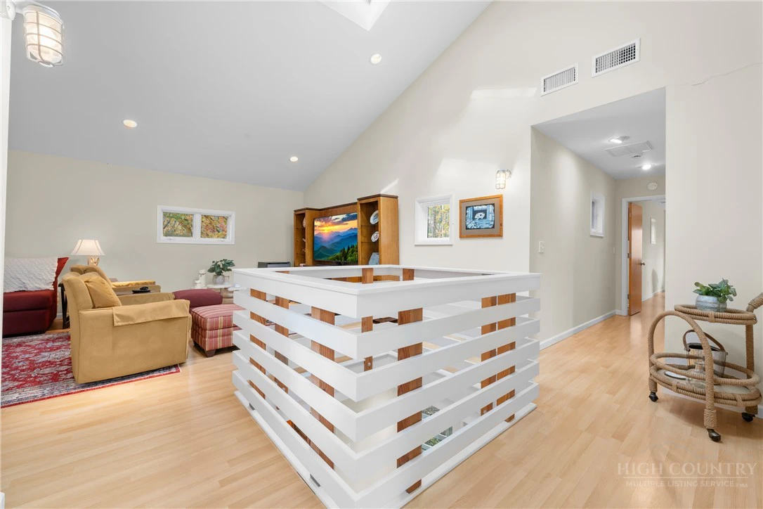 Image number 3 for the current listing