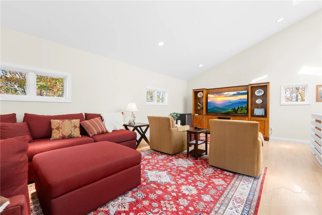 Image number 5 for the current listing