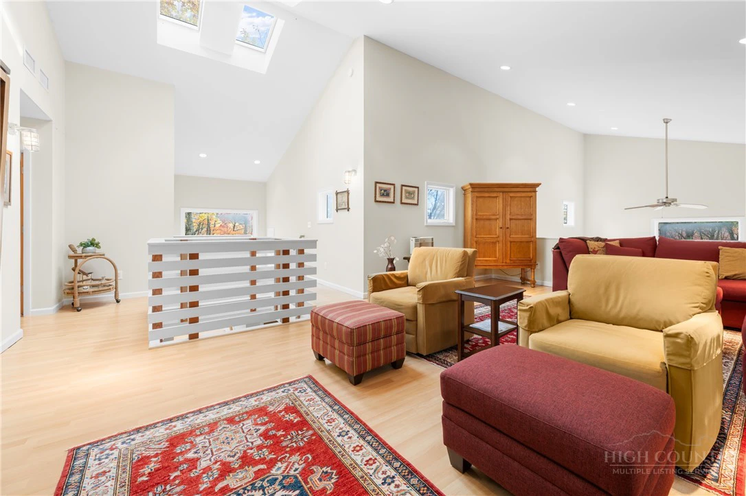 Image number 6 for the current listing