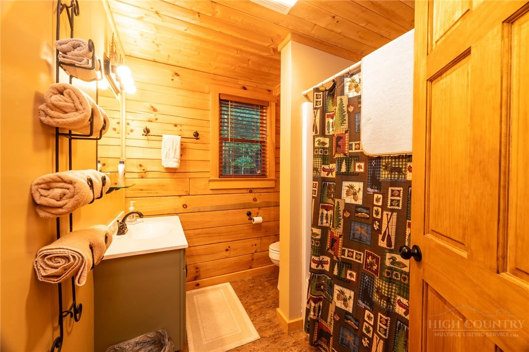 Image number 21 for the current listing