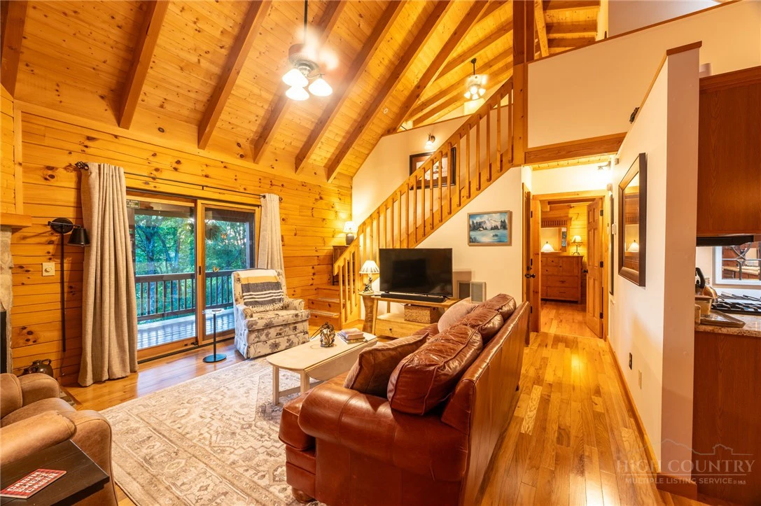 Image number 9 for the current listing