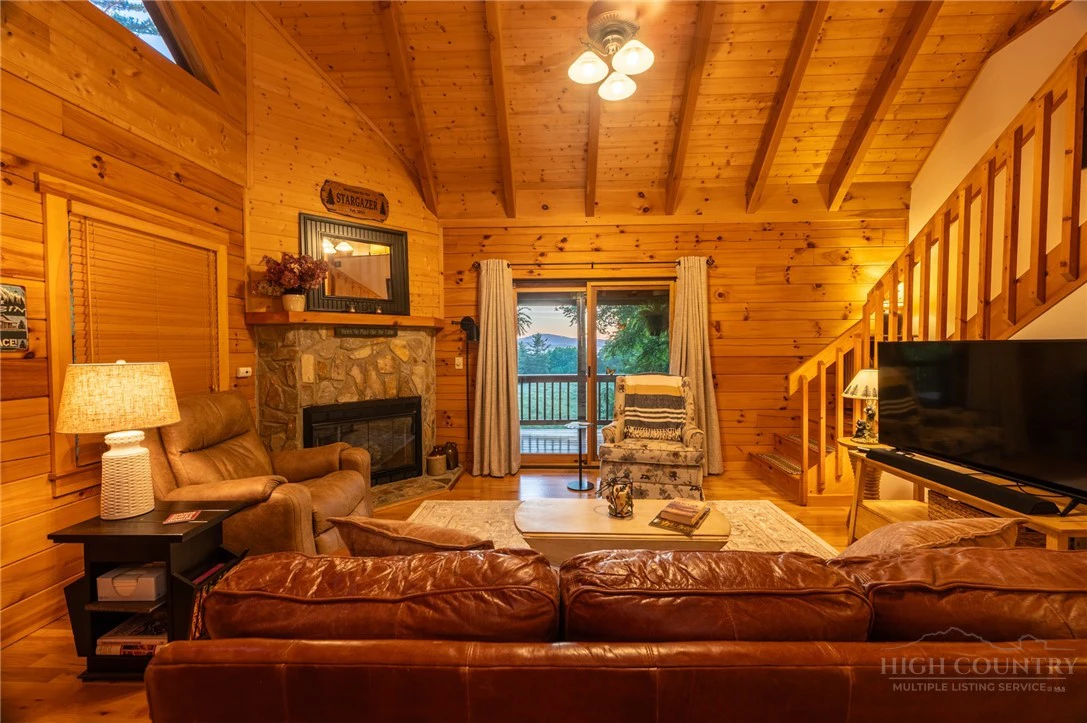 Image number 14 for the current listing