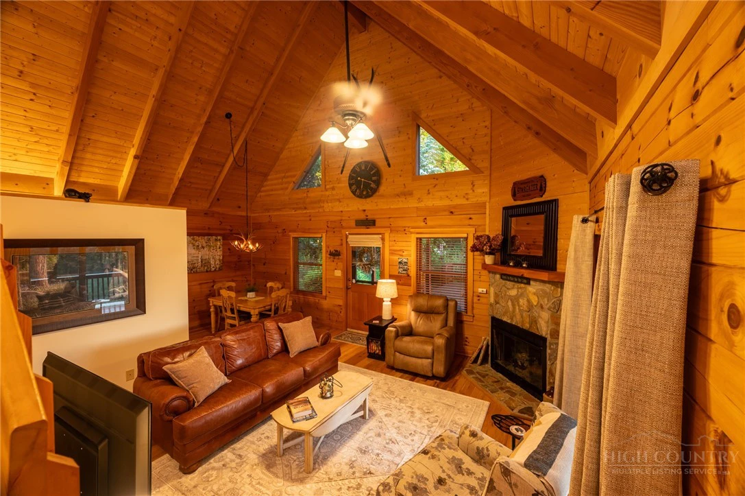 Image number 18 for the current listing
