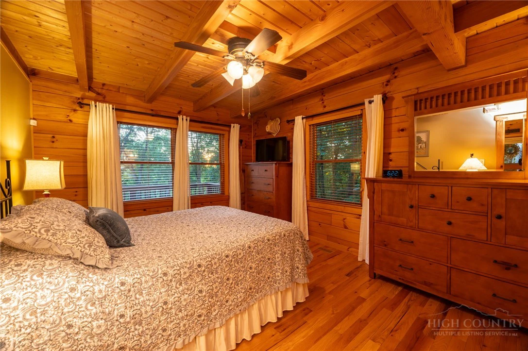 Image number 20 for the current listing