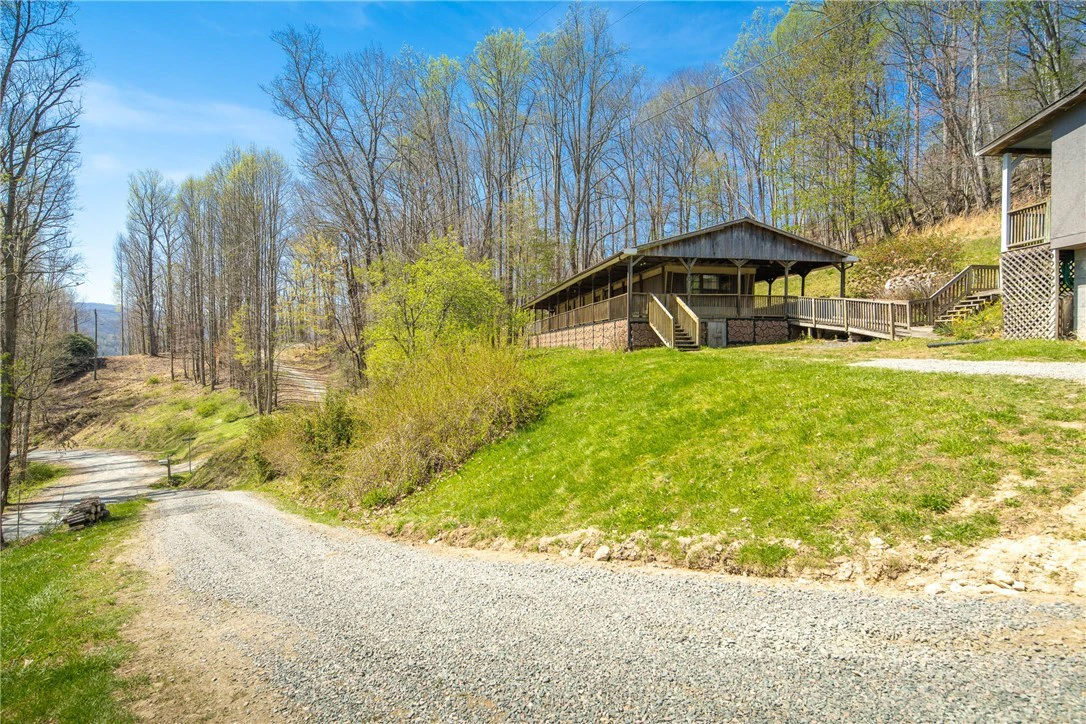Image number 14 for the current listing