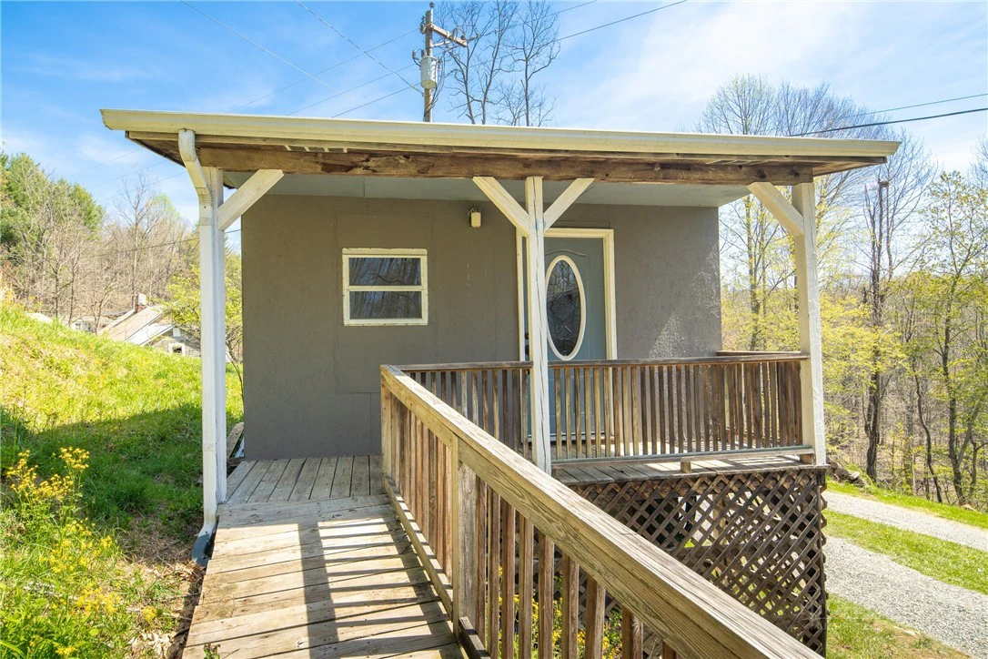 Image number 17 for the current listing