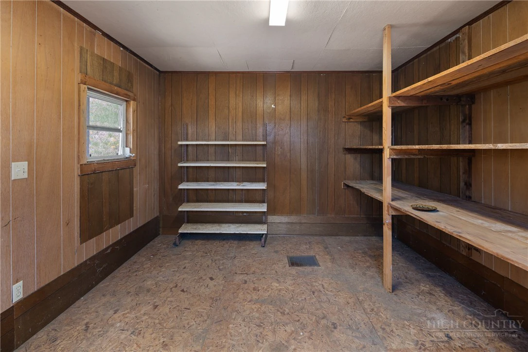 Image number 18 for the current listing