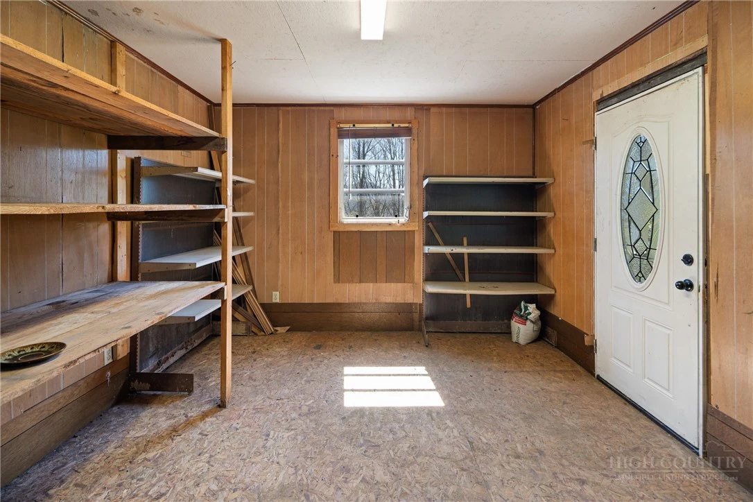 Image number 19 for the current listing