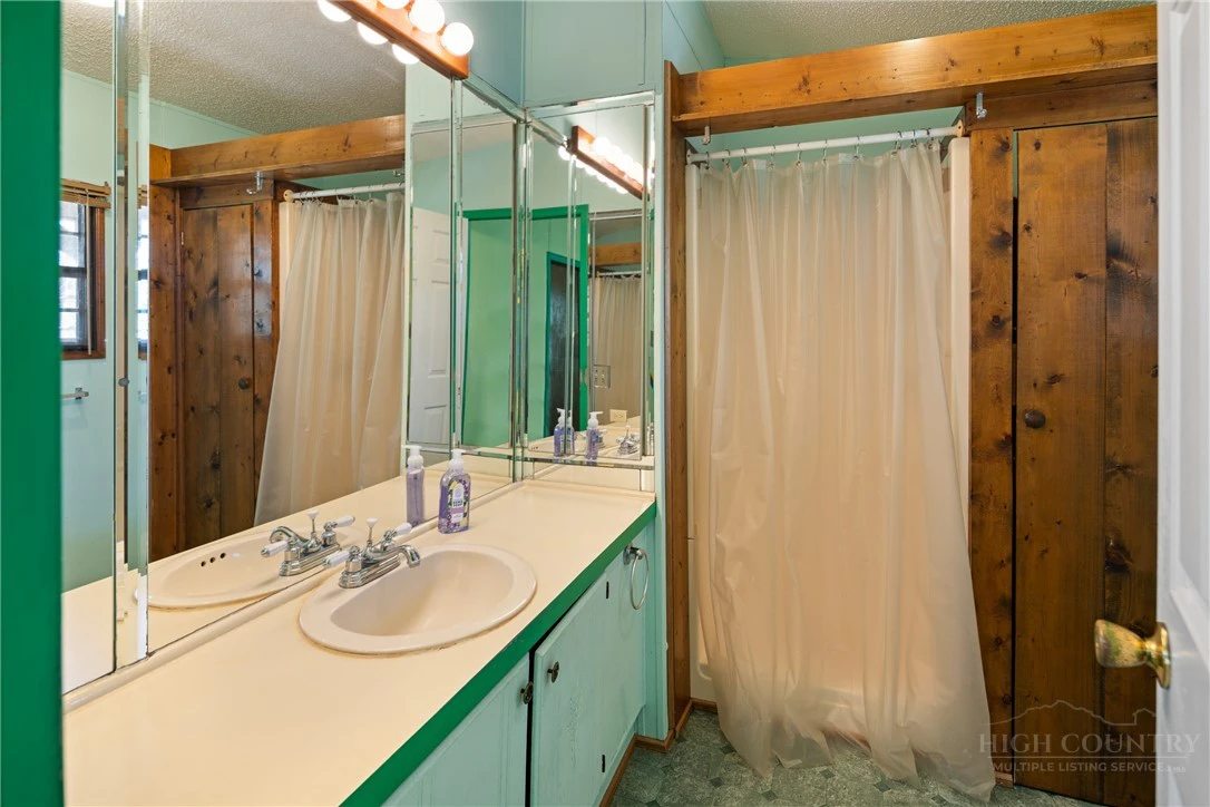 Image number 5 for the current listing