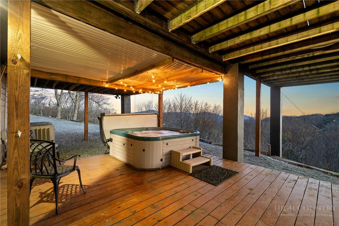Image number 16 for the current listing