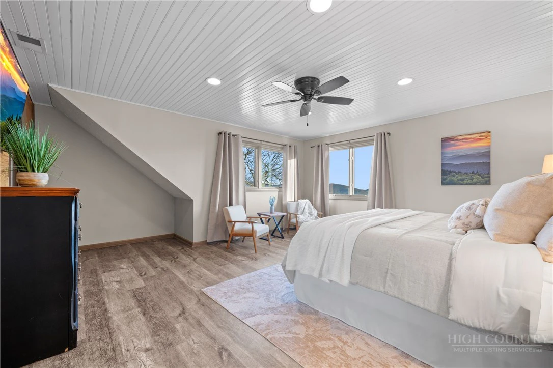 Image number 3 for the current listing