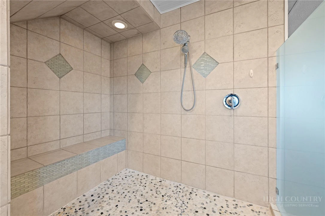 Image number 6 for the current listing