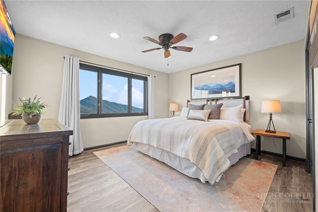 Image number 7 for the current listing