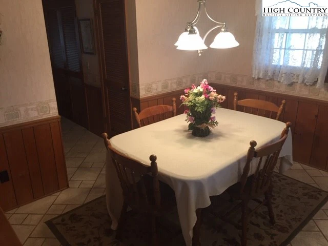 Image number 9 for the current listing