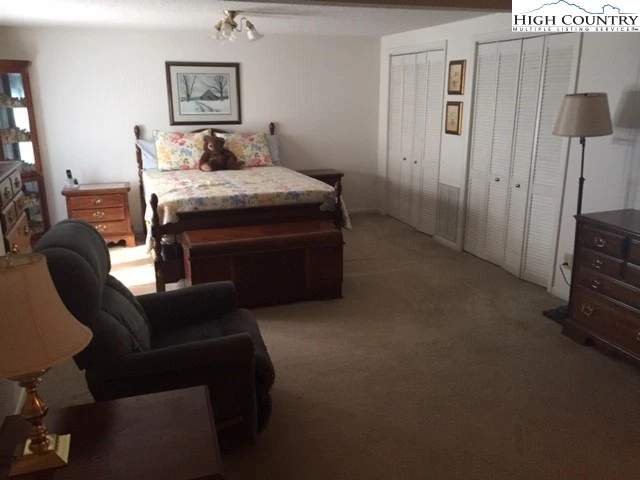 Image number 13 for the current listing
