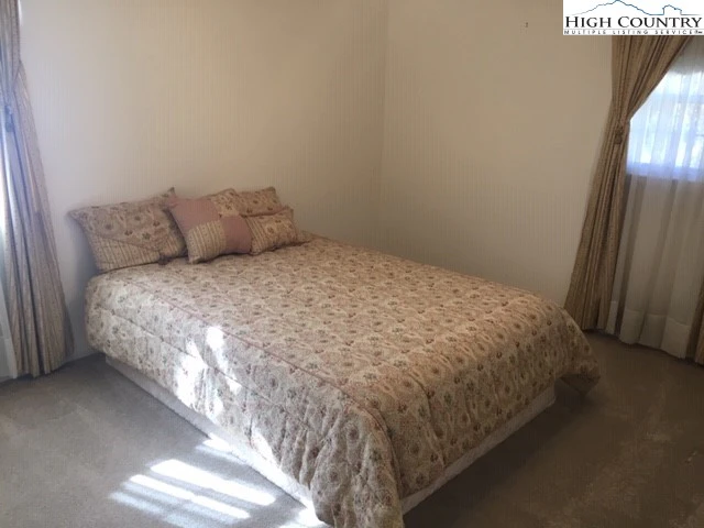 Image number 10 for the current listing