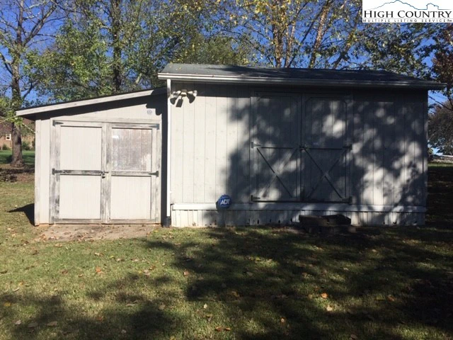 Image number 4 for the current listing