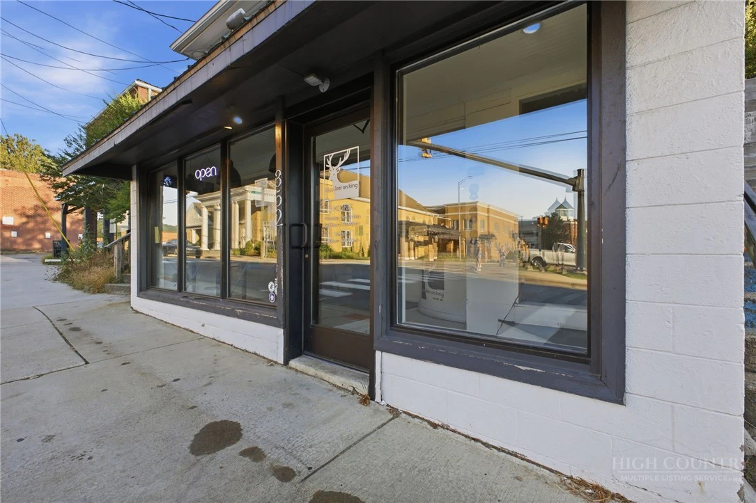 Image number 2 for the current listing