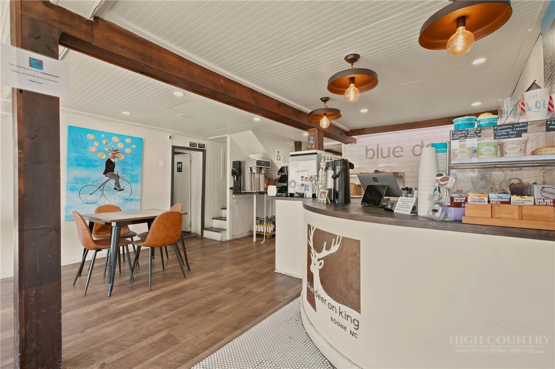 Image number 4 for the current listing