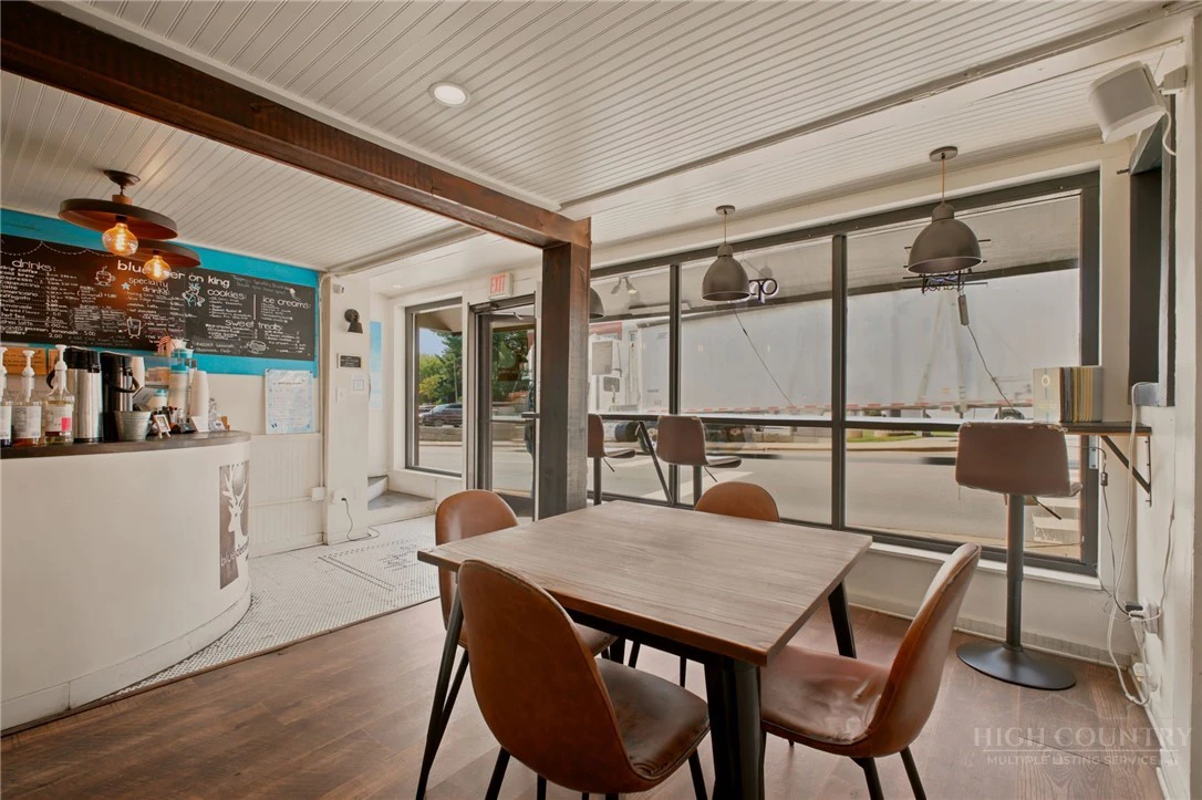 Image number 5 for the current listing