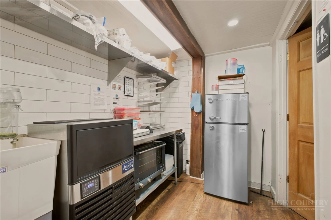 Image number 10 for the current listing