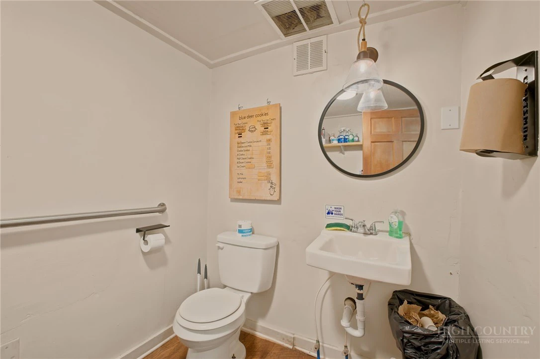 Image number 11 for the current listing