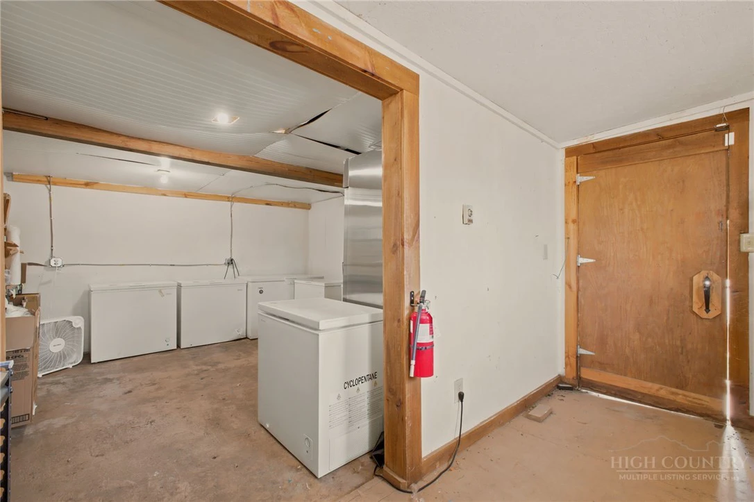 Image number 20 for the current listing