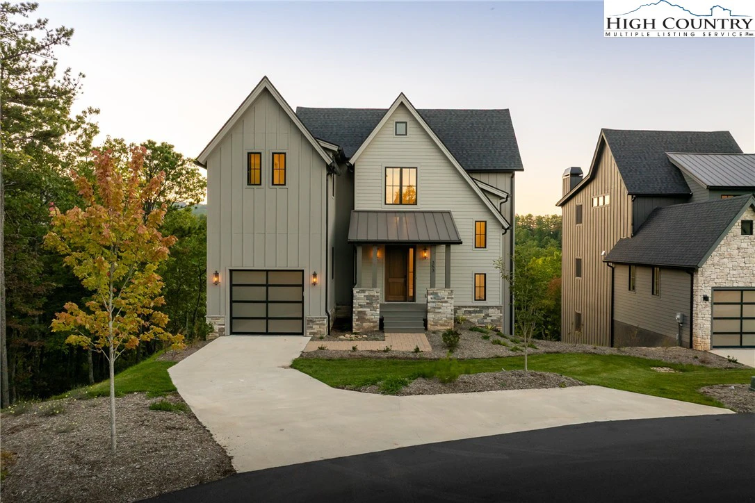 Image number 1 for the current listing