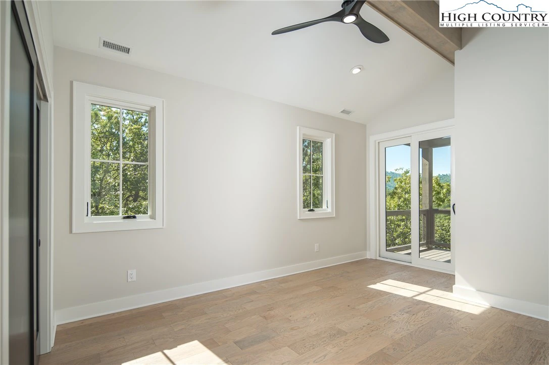 Image number 3 for the current listing
