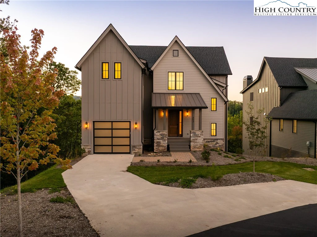 Image number 11 for the current listing
