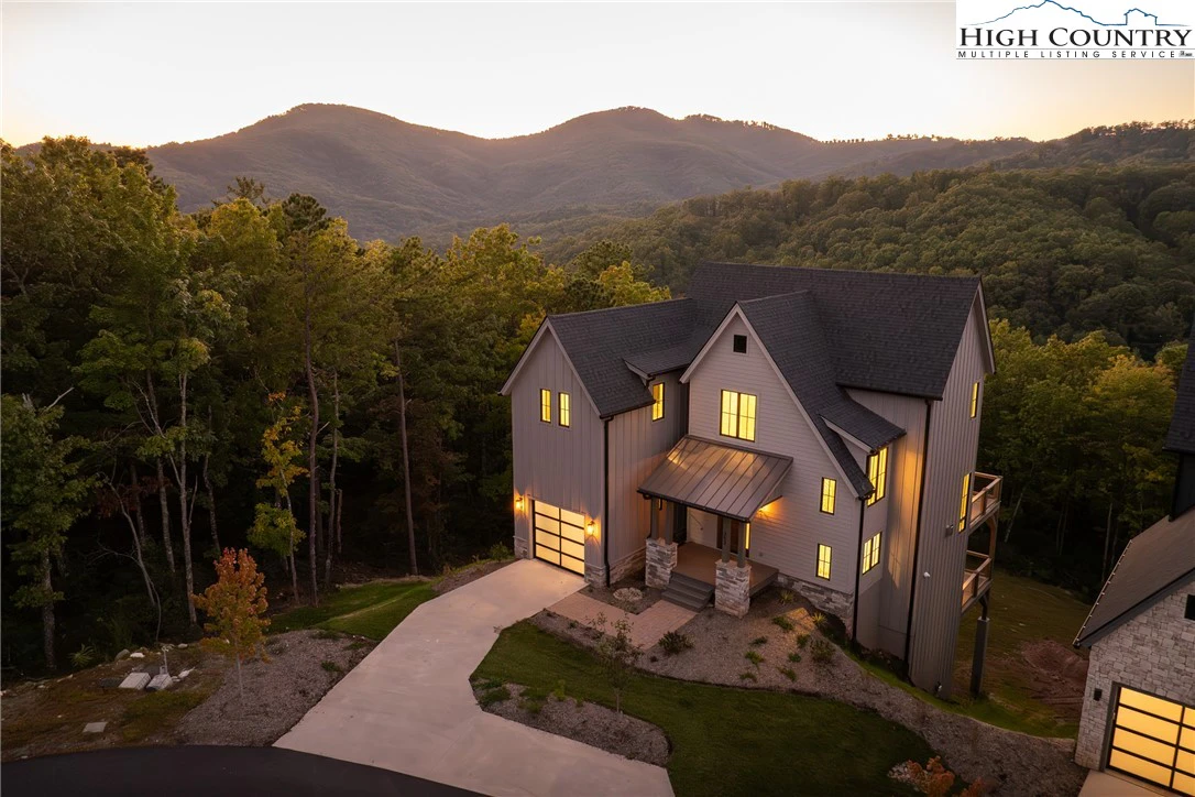 Image number 2 for the current listing
