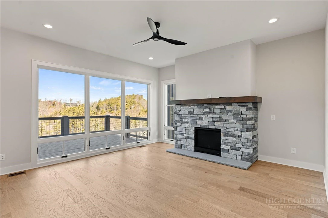 Image number 6 for the current listing