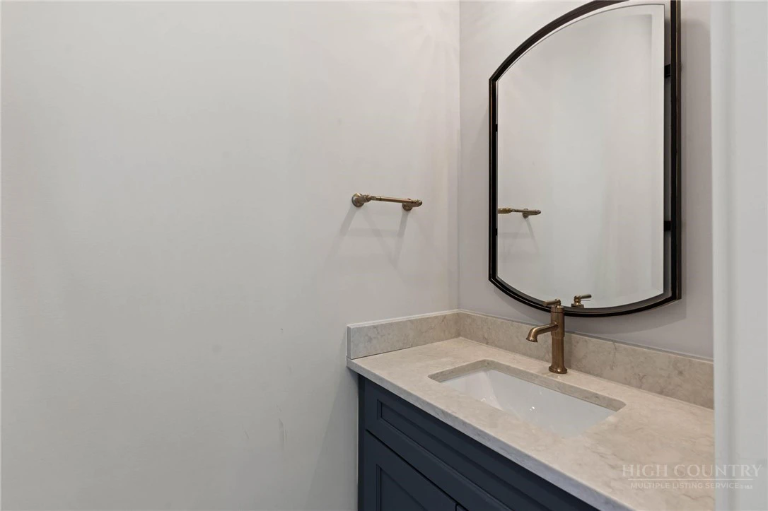Image number 11 for the current listing