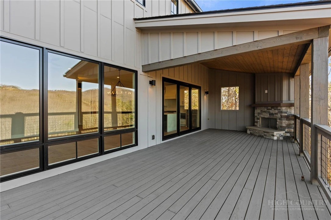 Image number 13 for the current listing