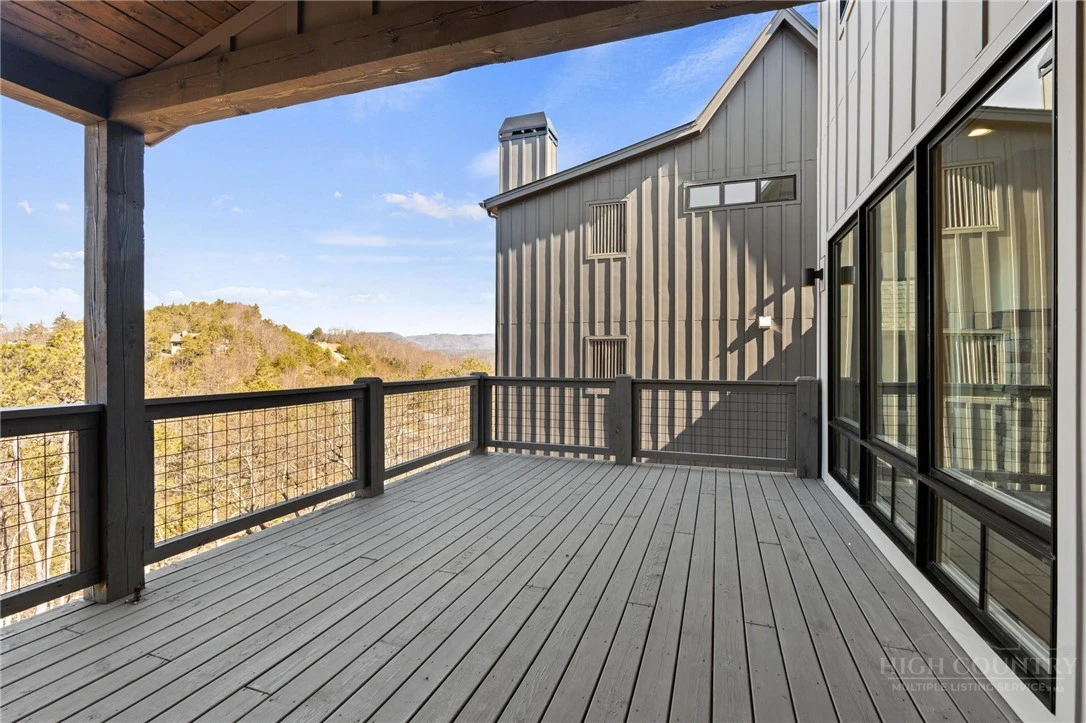 Image number 15 for the current listing