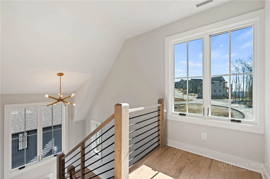 Image number 19 for the current listing