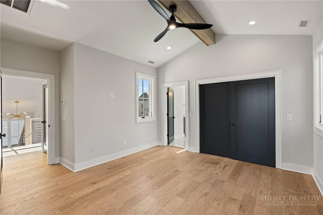 Image number 20 for the current listing