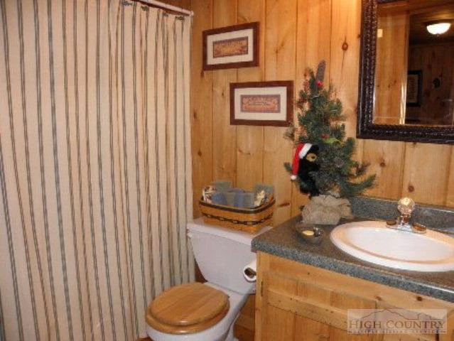 Image number 17 for the current listing