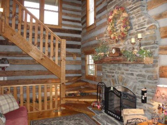 Image number 2 for the current listing