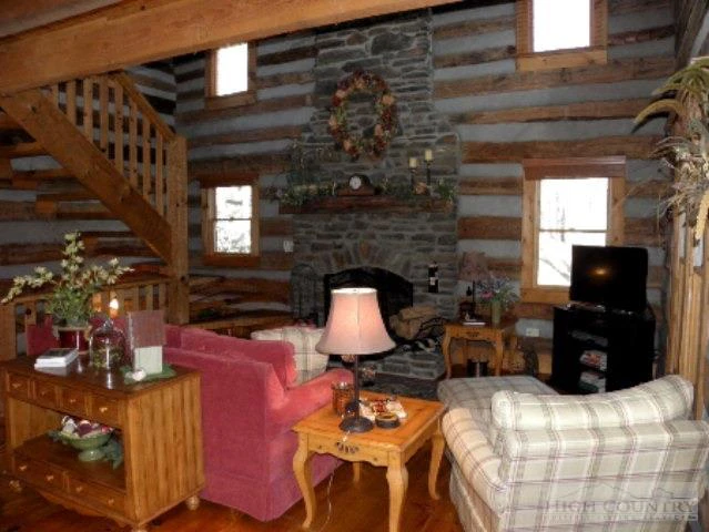 Image number 9 for the current listing