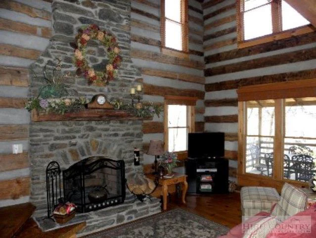 Image number 8 for the current listing