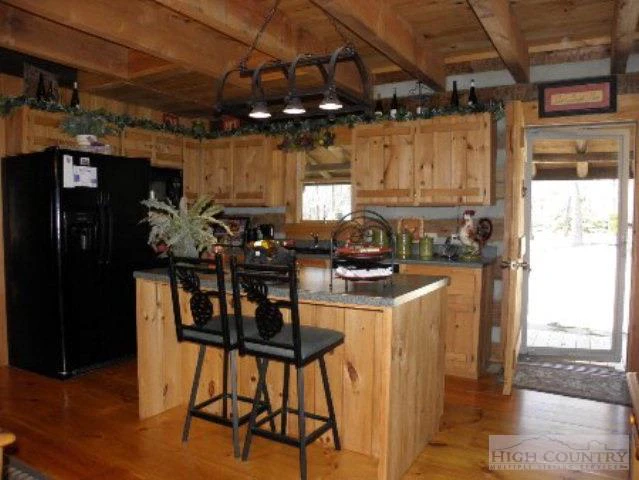 Image number 4 for the current listing