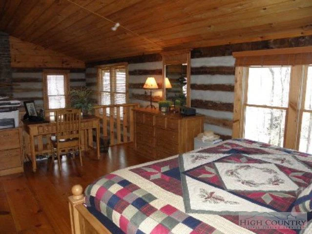 Image number 21 for the current listing