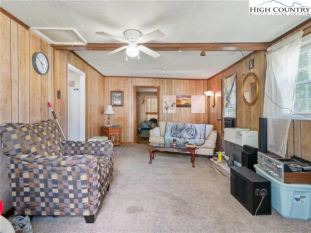 Image number 14 for the current listing