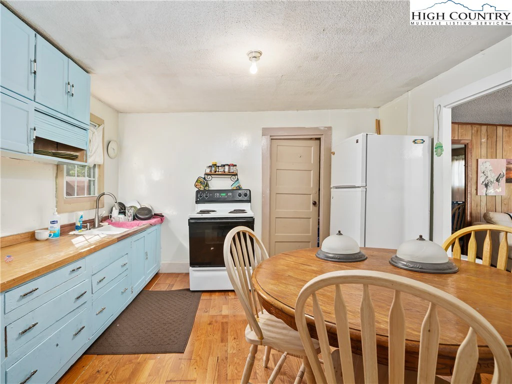 Image number 11 for the current listing