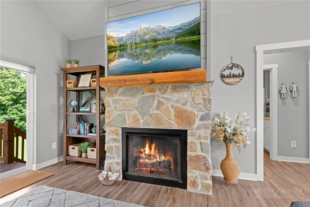 Image number 12 for the current listing