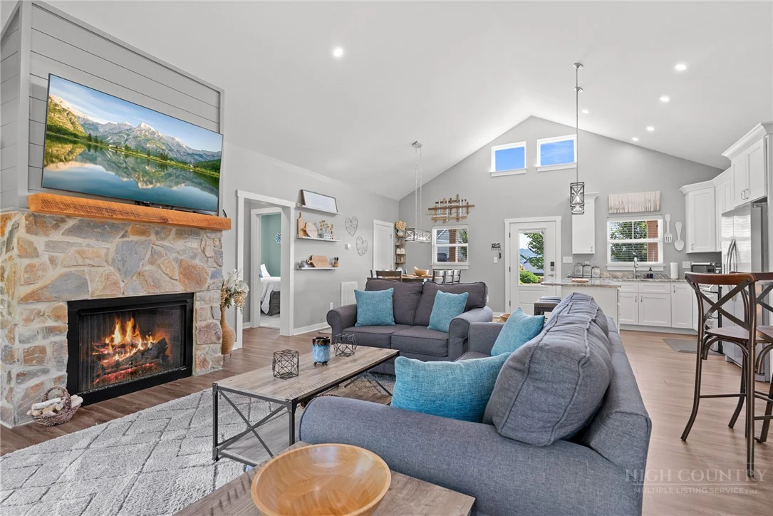 Image number 13 for the current listing