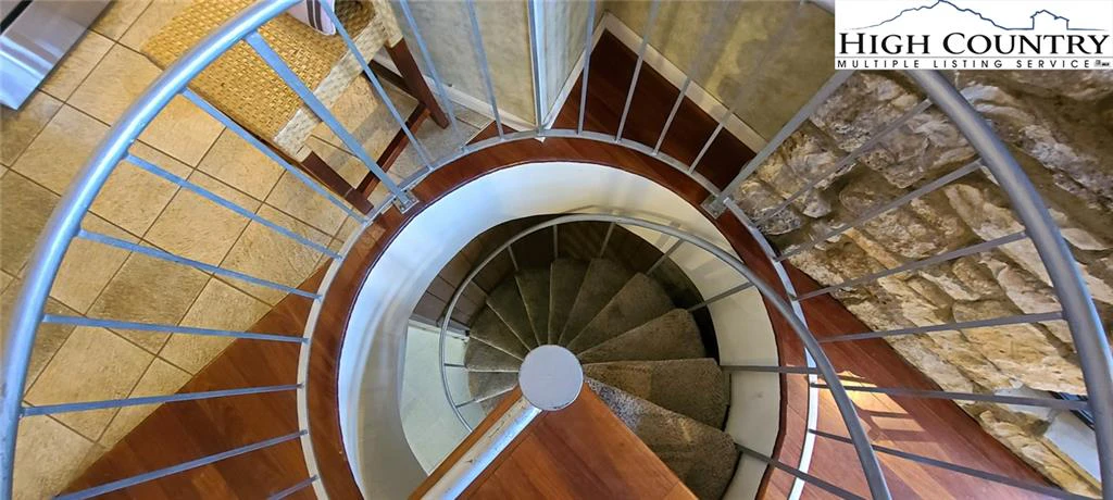 Image number 5 for the current listing