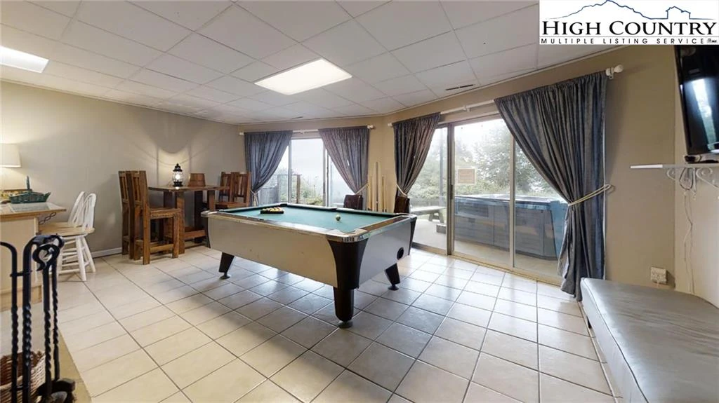 Image number 9 for the current listing